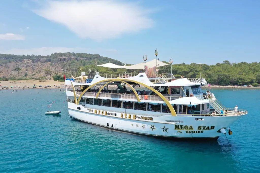 Enjoy your day on our clean, spacious and modern cruise boat designed for comfort and fun.
