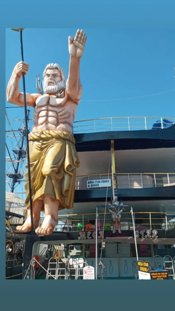 Family-friendly lounge area on Antalya boat tour