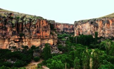 Tables by the river in a restaurant nestled within Ihlara Valley during the Cappadocia Green Tour.