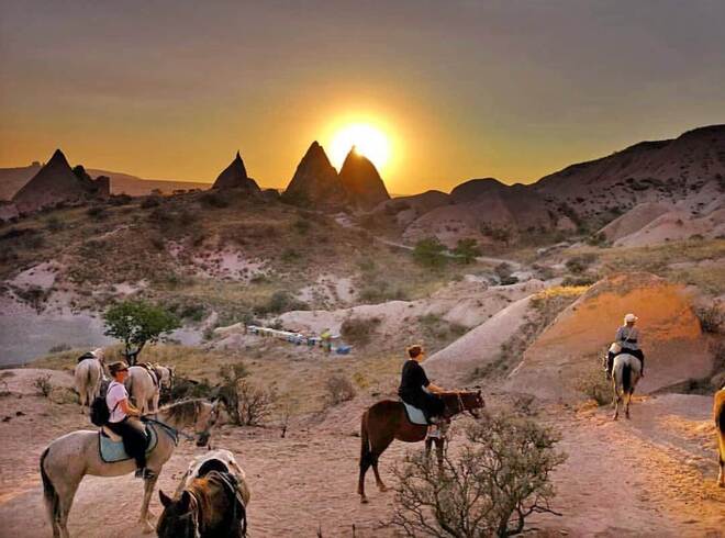 Sunset in Cappadocia with a horse ride through the stunning valleys