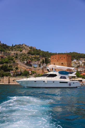 Kemer motor yacht sailing along the stunning Antalya coastline