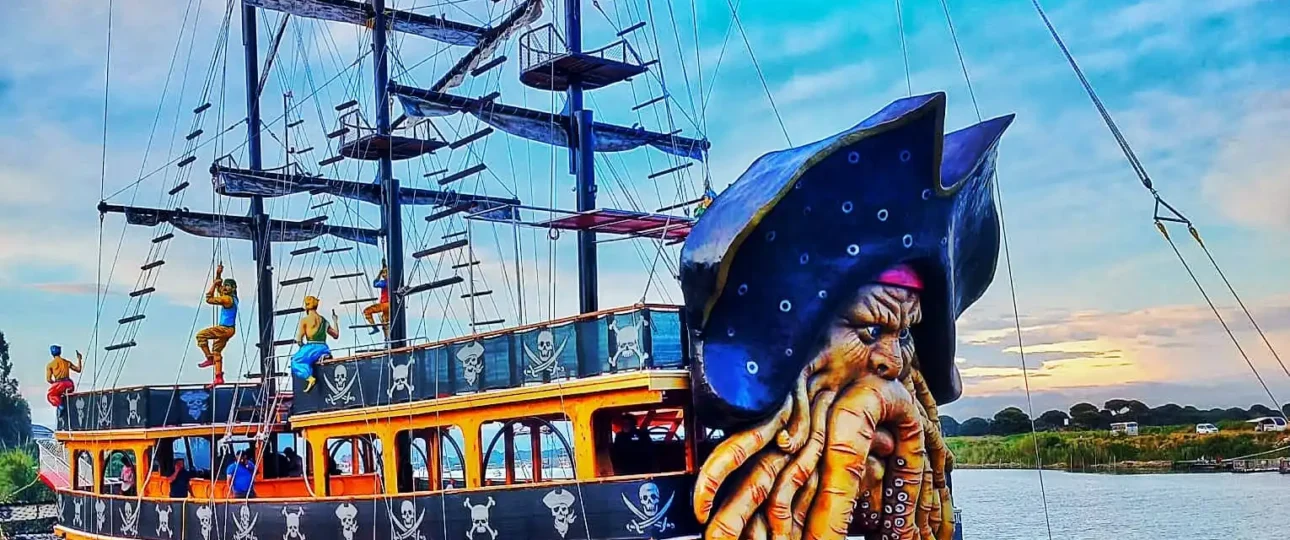 Live DJ music and dancing on pirate-style boat in Antalya