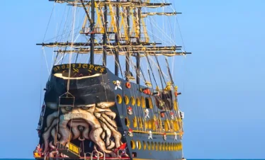 Crew in pirate costumes performing for kids on Antalya boat tour