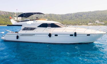 Luxury yacht hire suluada