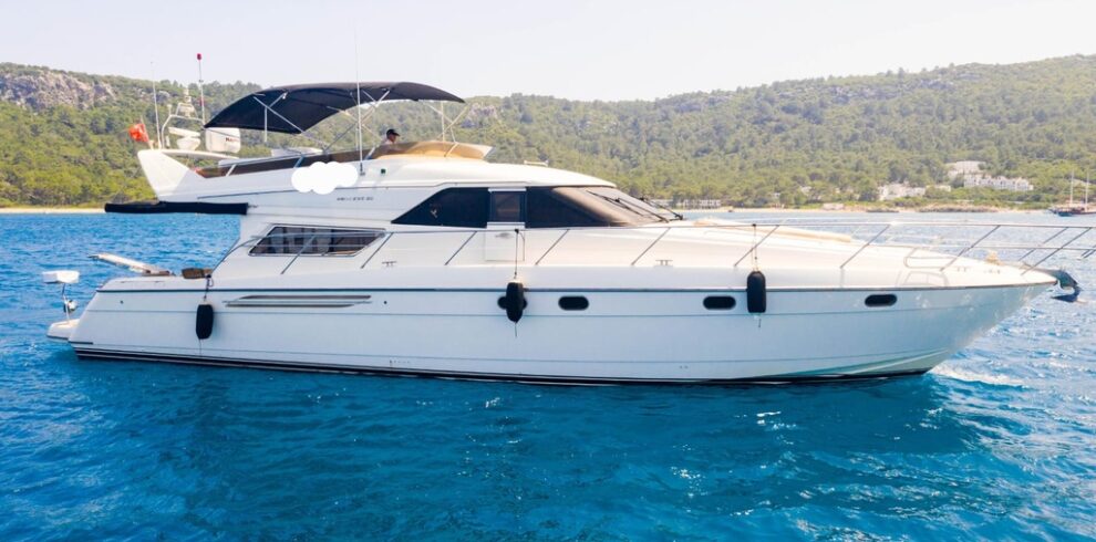 Luxury yacht hire suluada